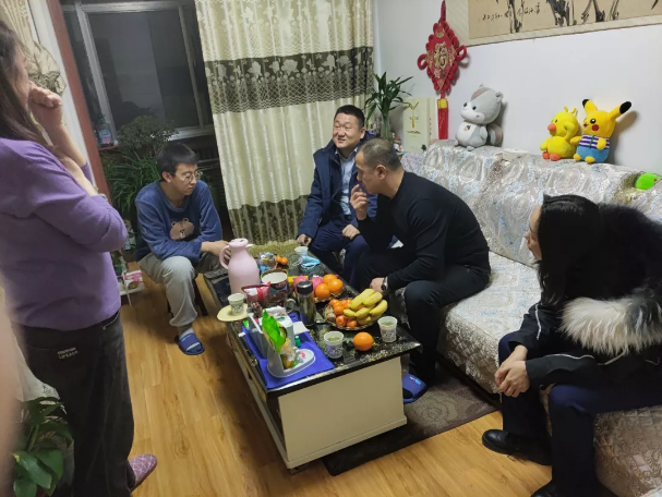 关爱员工冷暖 传递组织温情——kok(中国)体育官方网站
组织开展员工家访活动(图2) 关爱员工冷暖 传递组织温情——kok(中国)体育官方网站
组织开展员工家访活动(图2)