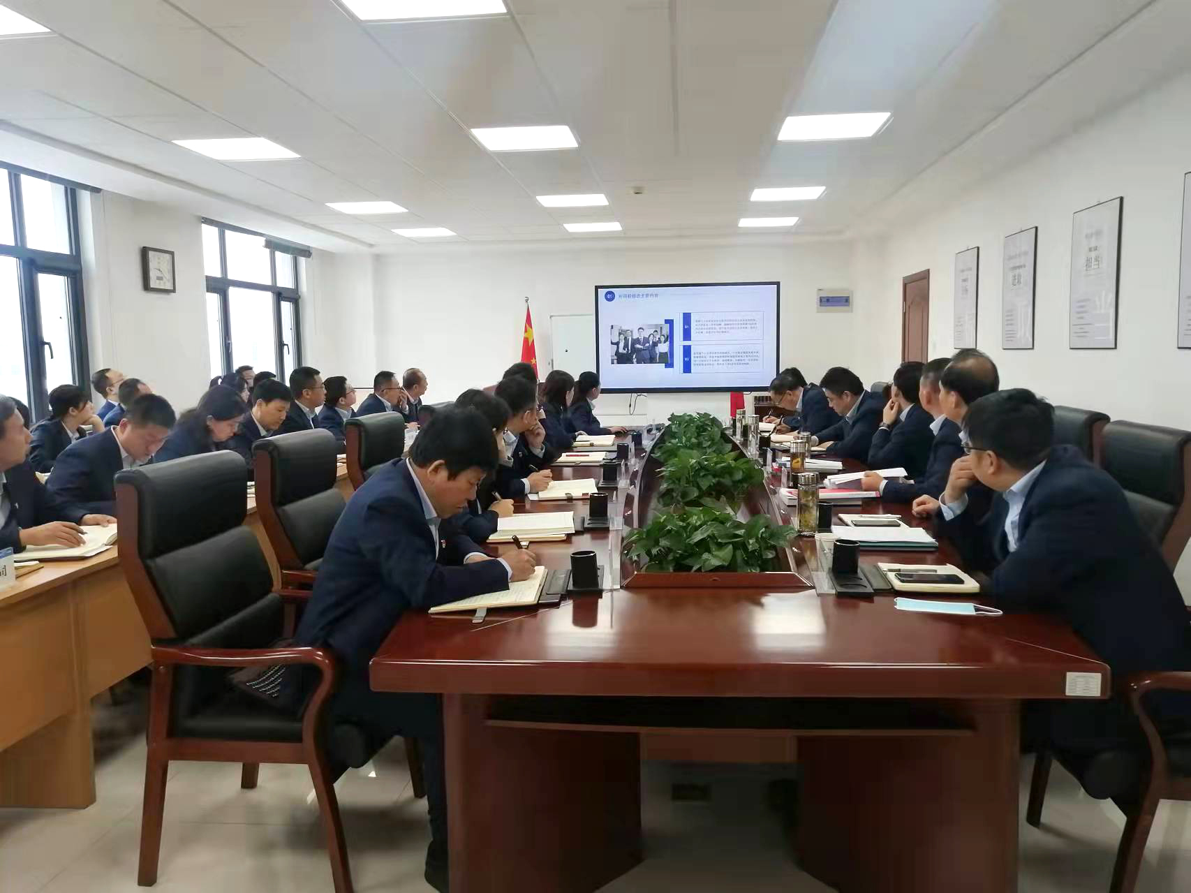 kok(中国)体育官方网站
召开党委理论学习中心组集体学习会议(图2) kok(中国)体育官方网站
召开党委理论学习中心组集体学习会议(图2)
