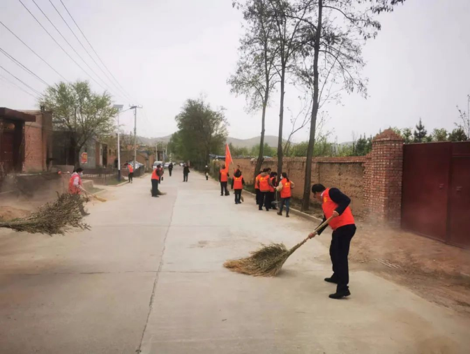 kok(中国)体育官方网站
赴包抓共建村社开展卫生清扫志愿服务活动(图2)