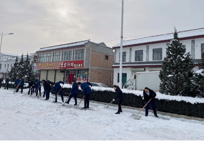 筑起安全墙 照亮乡村路——kok(中国)体育官方网站
鼎力支持包抓共建村社文明创建工作(图7)