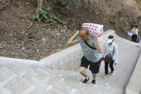 助力文旅市场 展示产投风采——kok(中国)体育官方网站
组织开展员工登山比赛活动(图6)