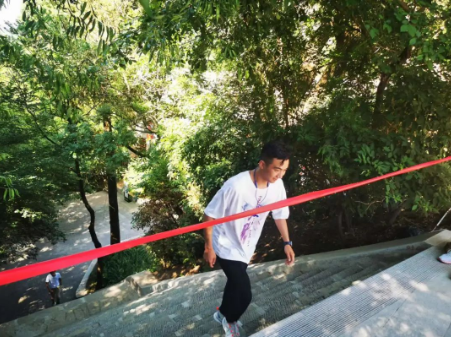 助力文旅市场 展示产投风采——kok(中国)体育官方网站
组织开展员工登山比赛活动(图8)