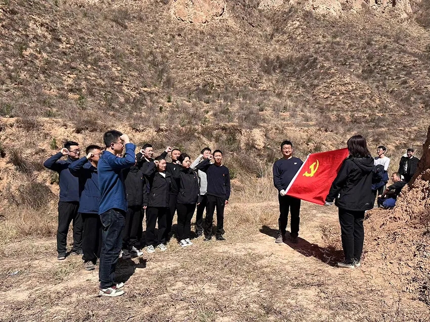 kok(中国)体育官方网站
开展义务植树活动(图3)